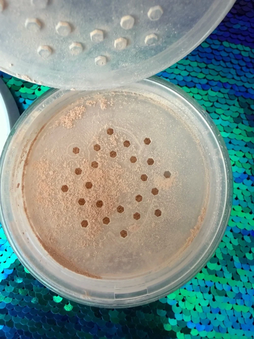 Makeup by Mario Surreal Soft Blur Loose Setting Powder in Kosas Container READ